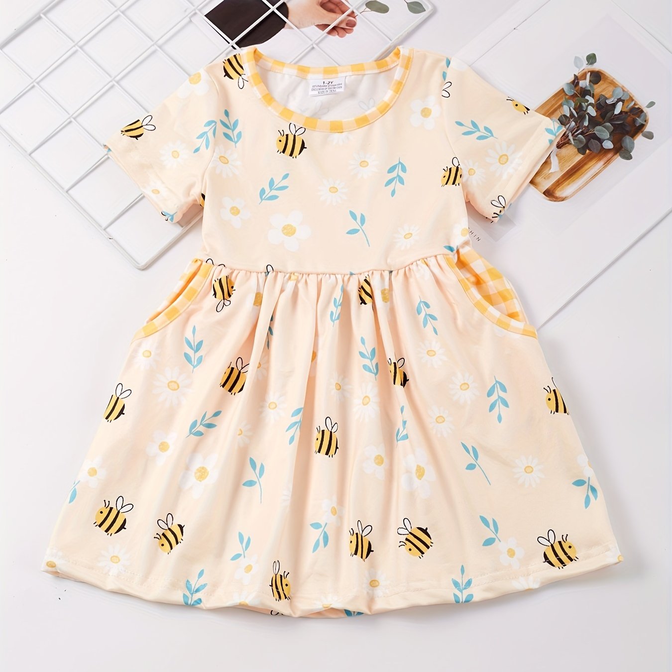 Adorable Girls Bee-Graced Floral Print Dress - Casual Round Neck with Handy Pockets for Everyday Stylish Comfort