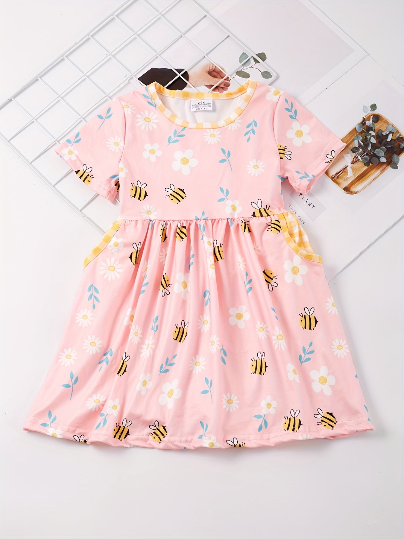 Adorable Girls Bee-Graced Floral Print Dress - Casual Round Neck with Handy Pockets for Everyday Stylish Comfort