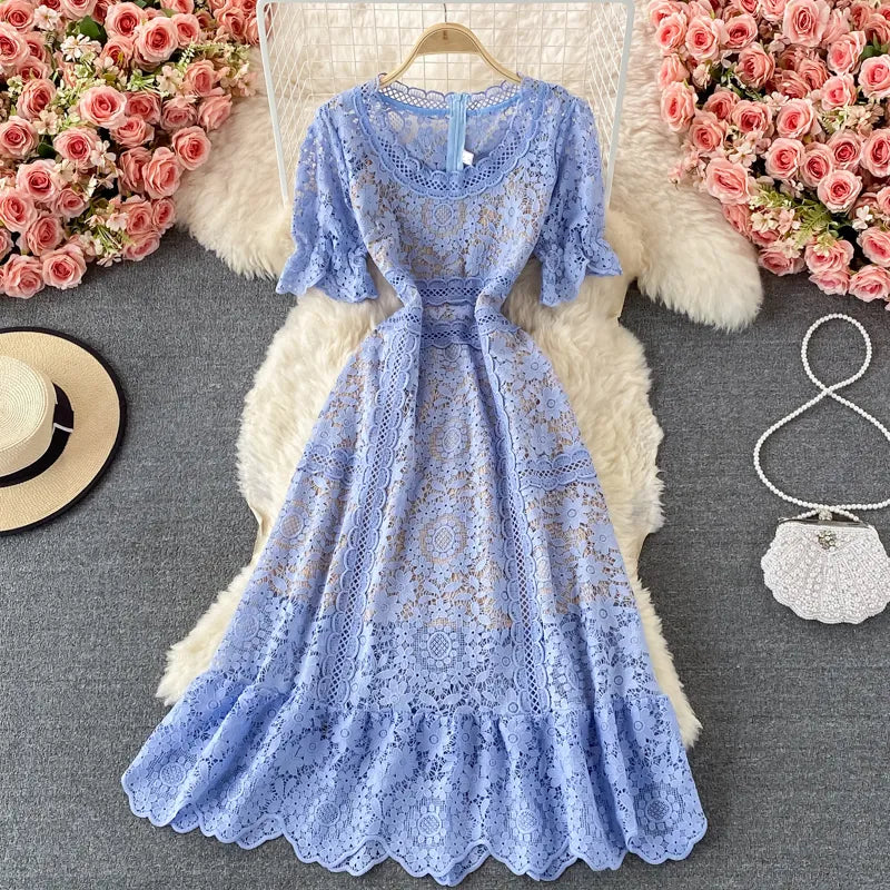 Summer new gentle style round-neck dress with water-soluble hollowed-out lace waist shows thin dress elegant temperament big swing skirt
