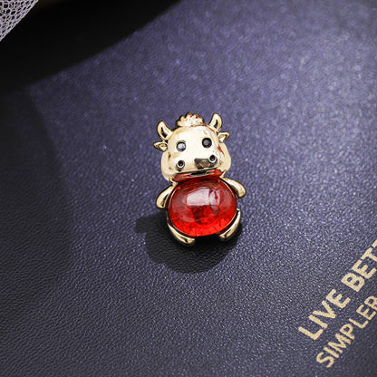2025 Little bee cat zodiac cow brooch anti-light buckle temperament suit brooch pin fixed clothes accessories