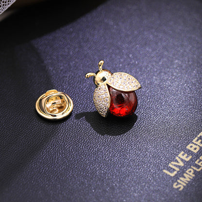 2025 Little bee cat zodiac cow brooch anti-light buckle temperament suit brooch pin fixed clothes accessories