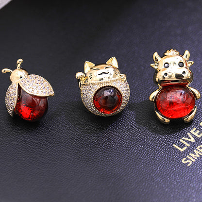 2025 Little bee cat zodiac cow brooch anti-light buckle temperament suit brooch pin fixed clothes accessories
