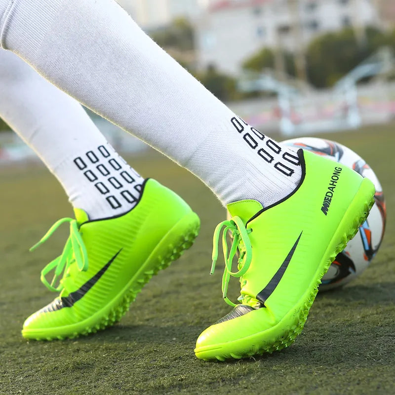 Teenager Soccer Shoe Black TF Soccer Boot for Men Anti-skid Professional Football Boots Men's Futsal Cleats chuteiras de futebol