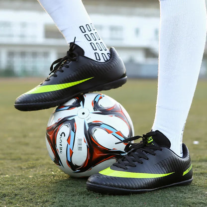 Teenager Soccer Shoe Black TF Soccer Boot for Men Anti-skid Professional Football Boots Men's Futsal Cleats chuteiras de futebol