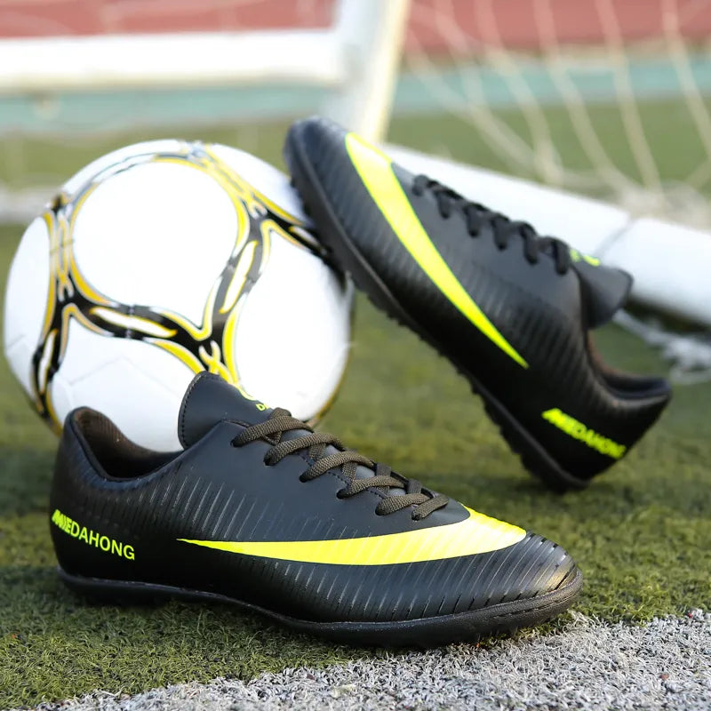 Teenager Soccer Shoe Black TF Soccer Boot for Men Anti-skid Professional Football Boots Men's Futsal Cleats chuteiras de futebol