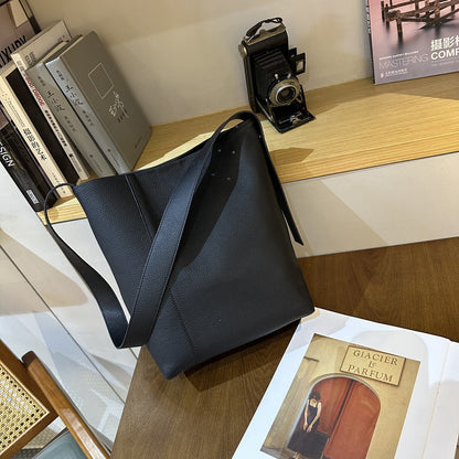 Large-capacity women's bags, first-layer cowhide new bucket bags, mother and child bags, live broadcast New genuine leather shoulder messenger bags 9831