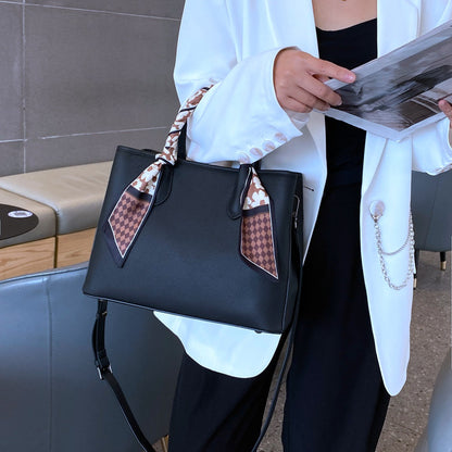 live broadcast of the new first-layer cowhide Princess Diana bag, fashionable versatile portable messenger bag, trendy leather women's bag 5565