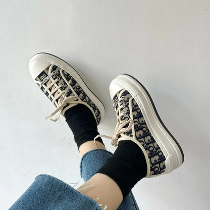 ZllKl Spring and Summer New D Low-Top Canvas Shoes Female Feide Embroidered Presbyopic HOTan and NEWn Leisure All-Match Thick Bottom Board Shoes