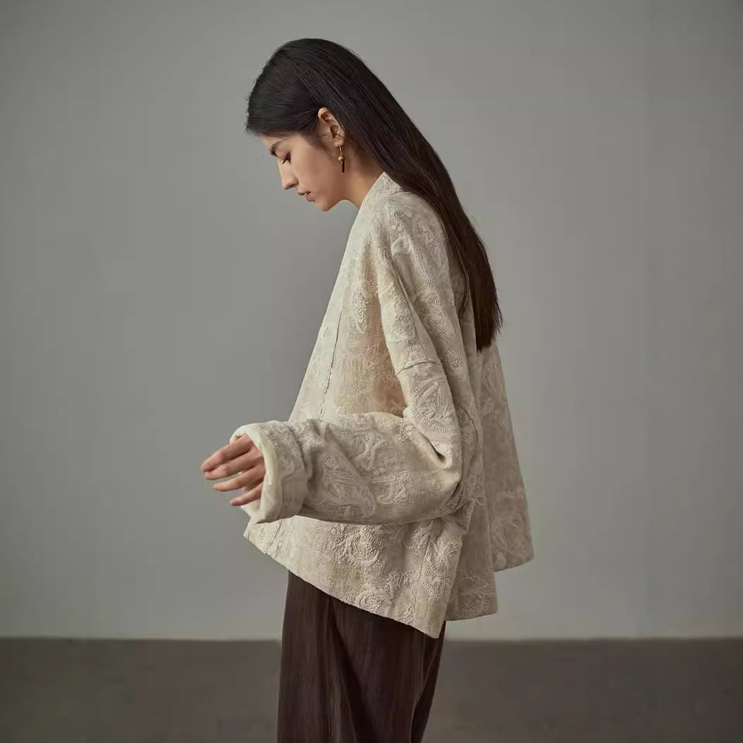 2025 Autumn short coat for women, autumn outer wear, new Chinese V-neck loose heavy industry embroidered cardigan top B0815