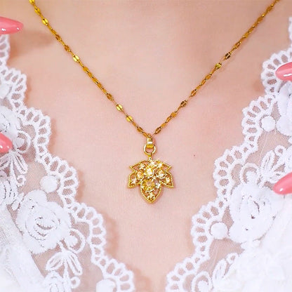 Coffee Maple Leaf Pendant Niche Design Simple Fashion Necklace High Sense Light Luxury Temperament Versatile Clavicle Chain Neck Chain