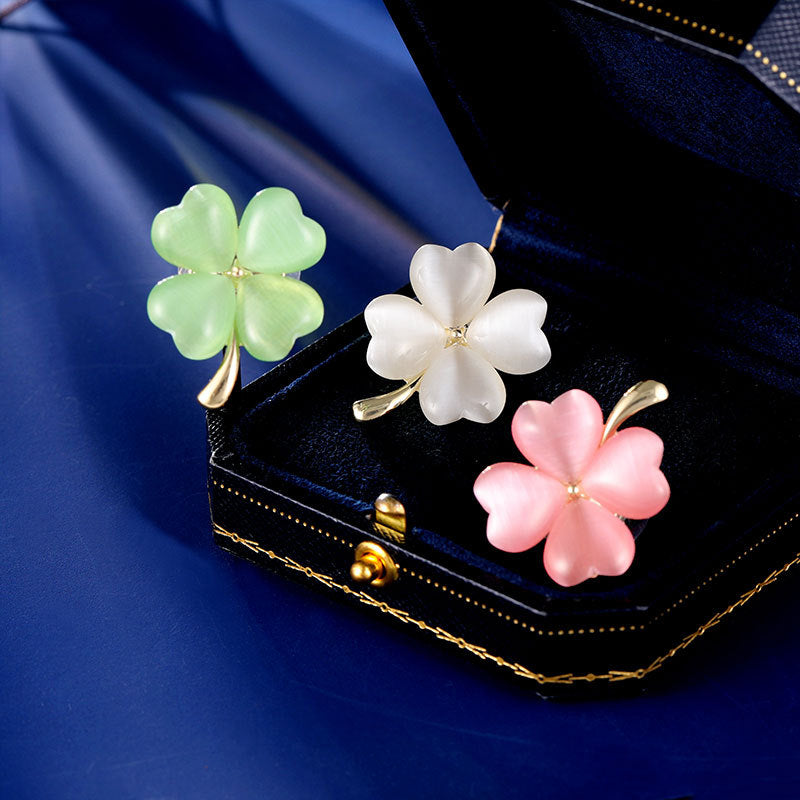 2025 Elegant temperament shirt suit pin corsage accessories trendy summer simple opal lucky grass magnetic small brooch