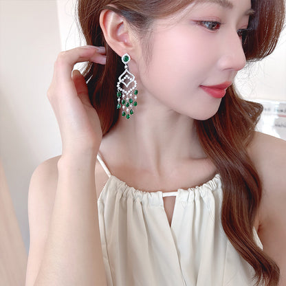 2025 Exaggerated atmosphere heavy industry earrings personalized fashion banquet dress bridal temperament light luxury long fringed water drop earrings
