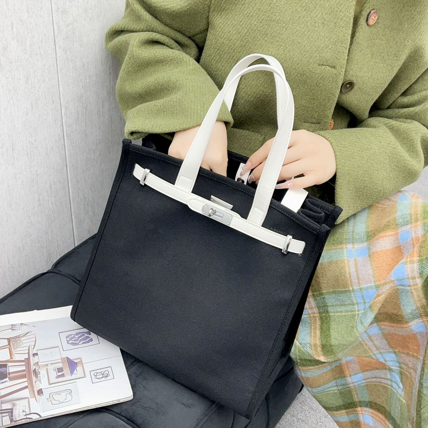 ZLLKL 2025 popular New Premium Retro Lock Contrast Color Kelly Bag Women's Large Capacity Portable One Shoulder Underarm Tote Bag Women