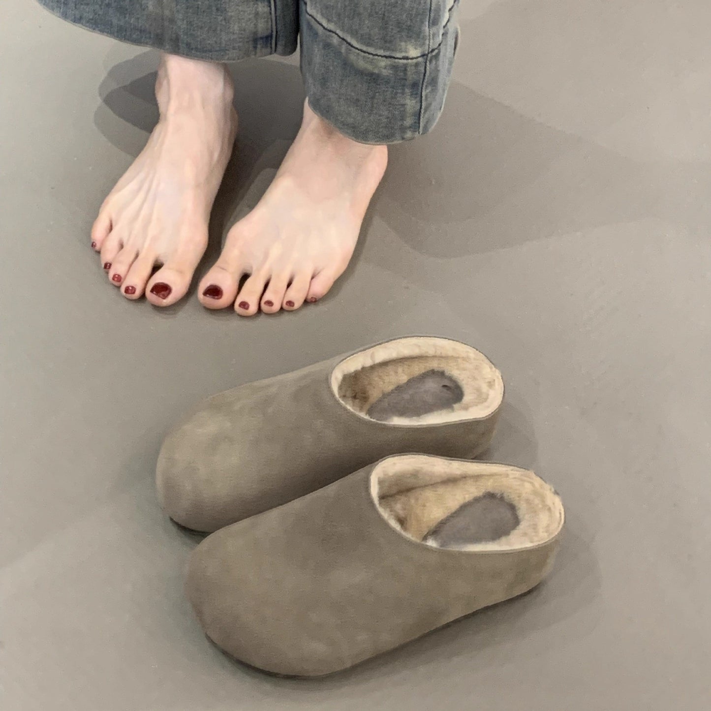 2025  Thick-bottomed small Mori girl retro big head ugly cute warm velvet bag head Birkenstock half slippers