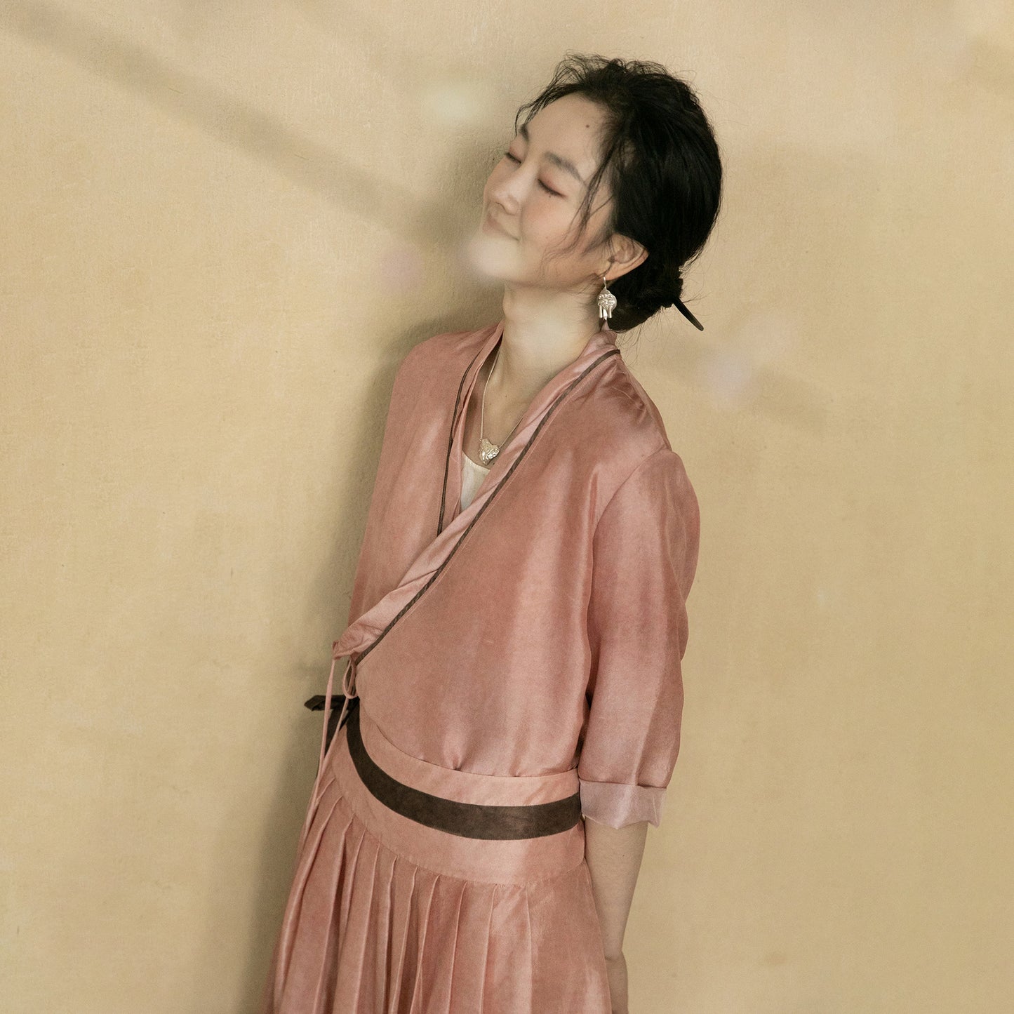 New Chinese women's clothing suit summer, pink V-neck shirt, light retro Zen top, versatile skirt