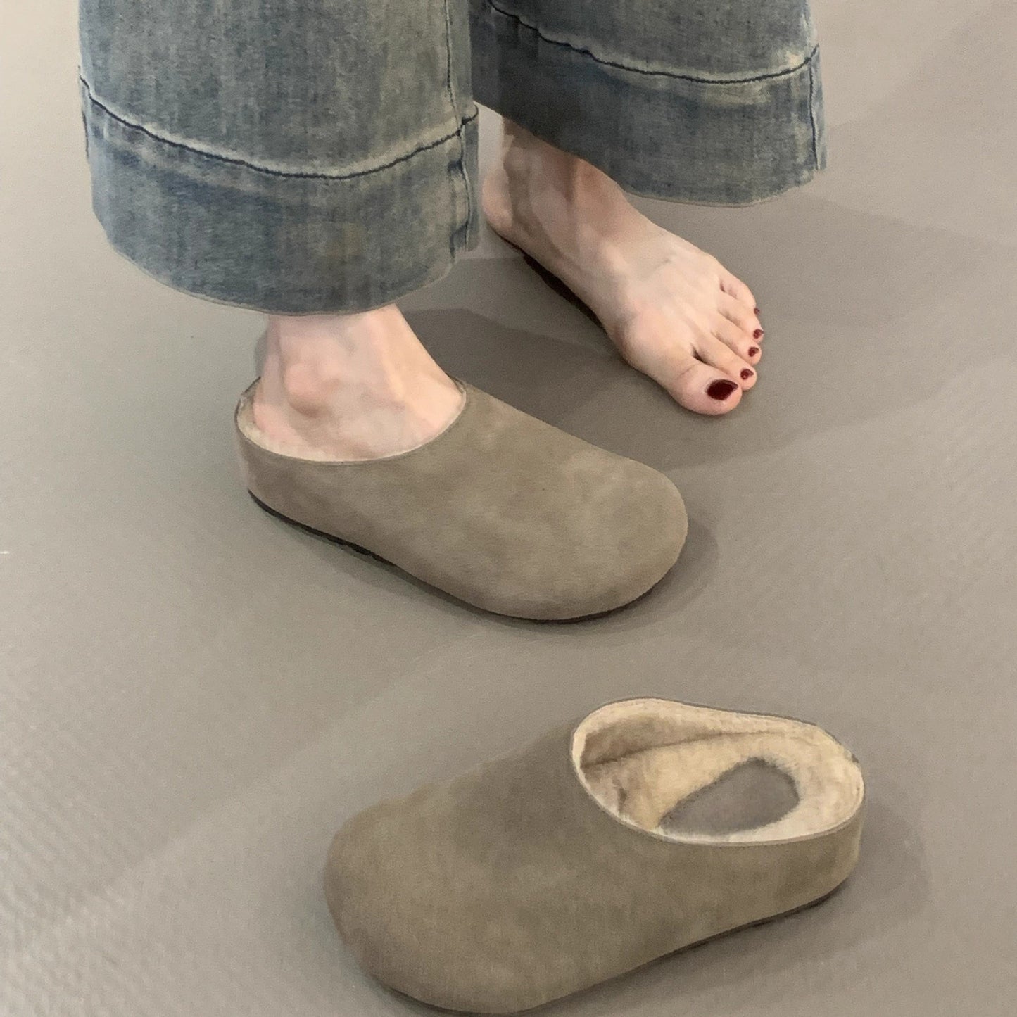 2025  Thick-bottomed small Mori girl retro big head ugly cute warm velvet bag head Birkenstock half slippers