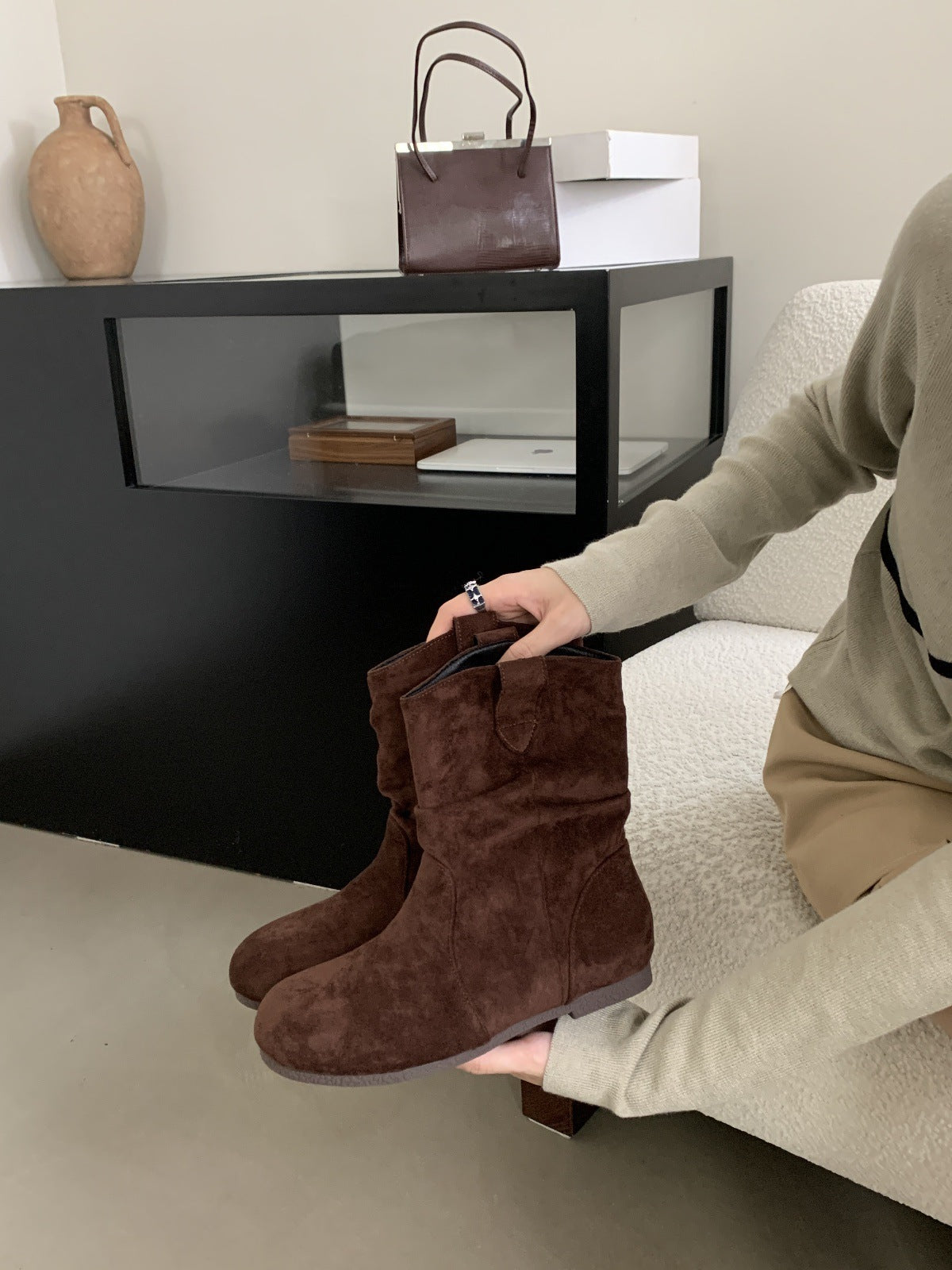 2025  Internet celebrity popular pile boots women's round head flat bottom short boots popular autumn thin soft sole small short boots western cowboy boots