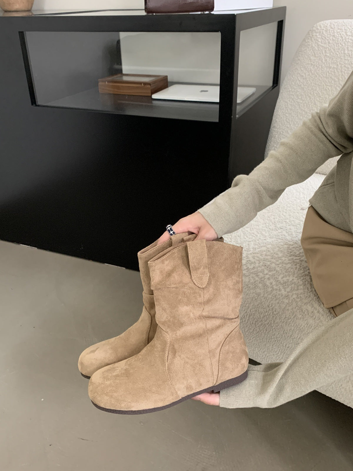 2025  Internet celebrity popular pile boots women's round head flat bottom short boots popular autumn thin soft sole small short boots western cowboy boots