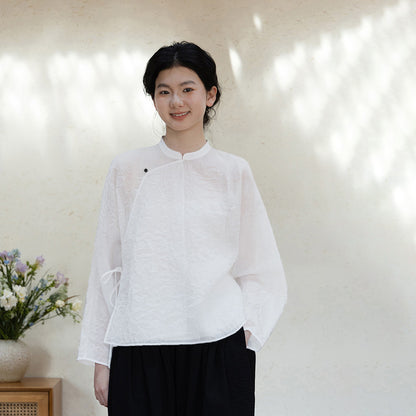 New Chinese spring and summer shirt, crepe black and white thin Chinese sunscreen shirt, improved long-sleeved top B0420