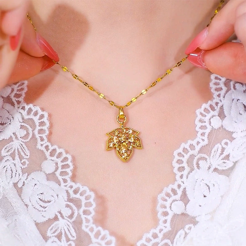 Coffee Maple Leaf Pendant Niche Design Simple Fashion Necklace High Sense Light Luxury Temperament Versatile Clavicle Chain Neck Chain