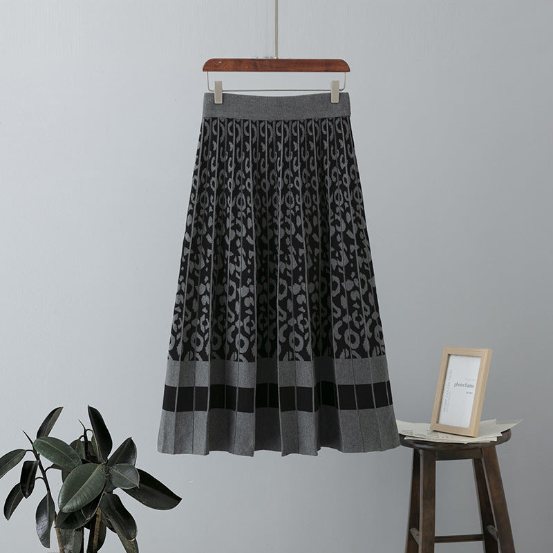 ZllKl In the autumn and winter of 2025, the new retro leopard print contrasting color knitted skirt for women's A-shaped pleated skirt with a large pendulum medium and long.