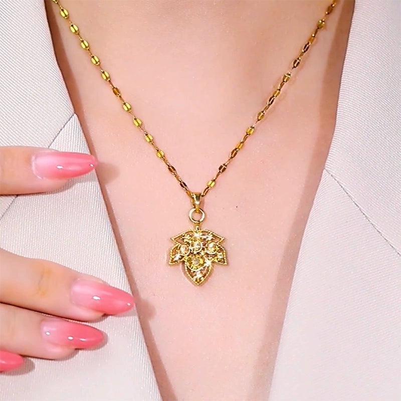 Coffee Maple Leaf Pendant Niche Design Simple Fashion Necklace High Sense Light Luxury Temperament Versatile Clavicle Chain Neck Chain