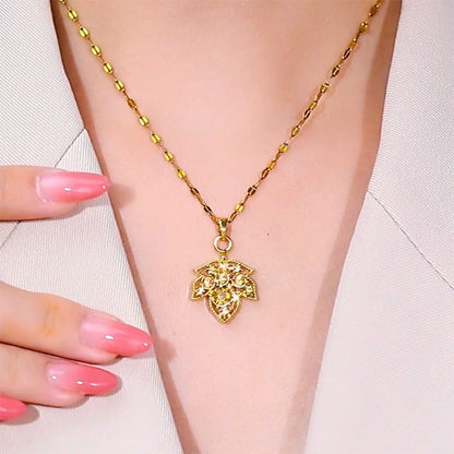 Coffee Maple Leaf Pendant Niche Design Simple Fashion Necklace High Sense Light Luxury Temperament Versatile Clavicle Chain Neck Chain