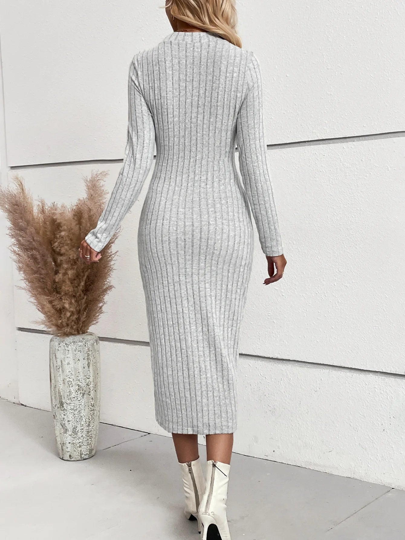 Cross border European and American women's spring and autumn knitted tight and sexy buttocks wrapped mid length dress